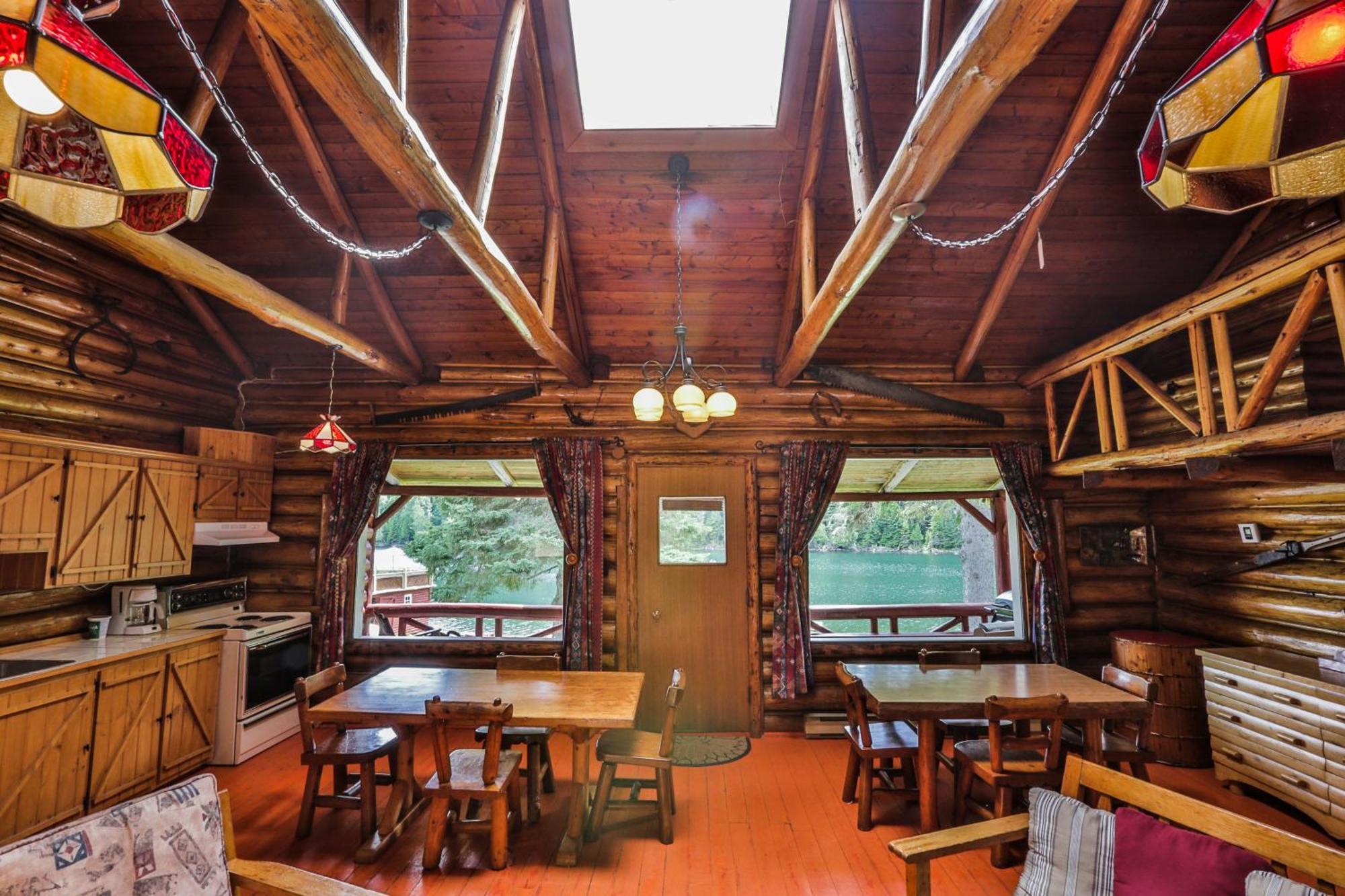 Kan-A-Mouche Pourvoirie Auberge Et Chalets Saint-Michel الغرفة الصورة