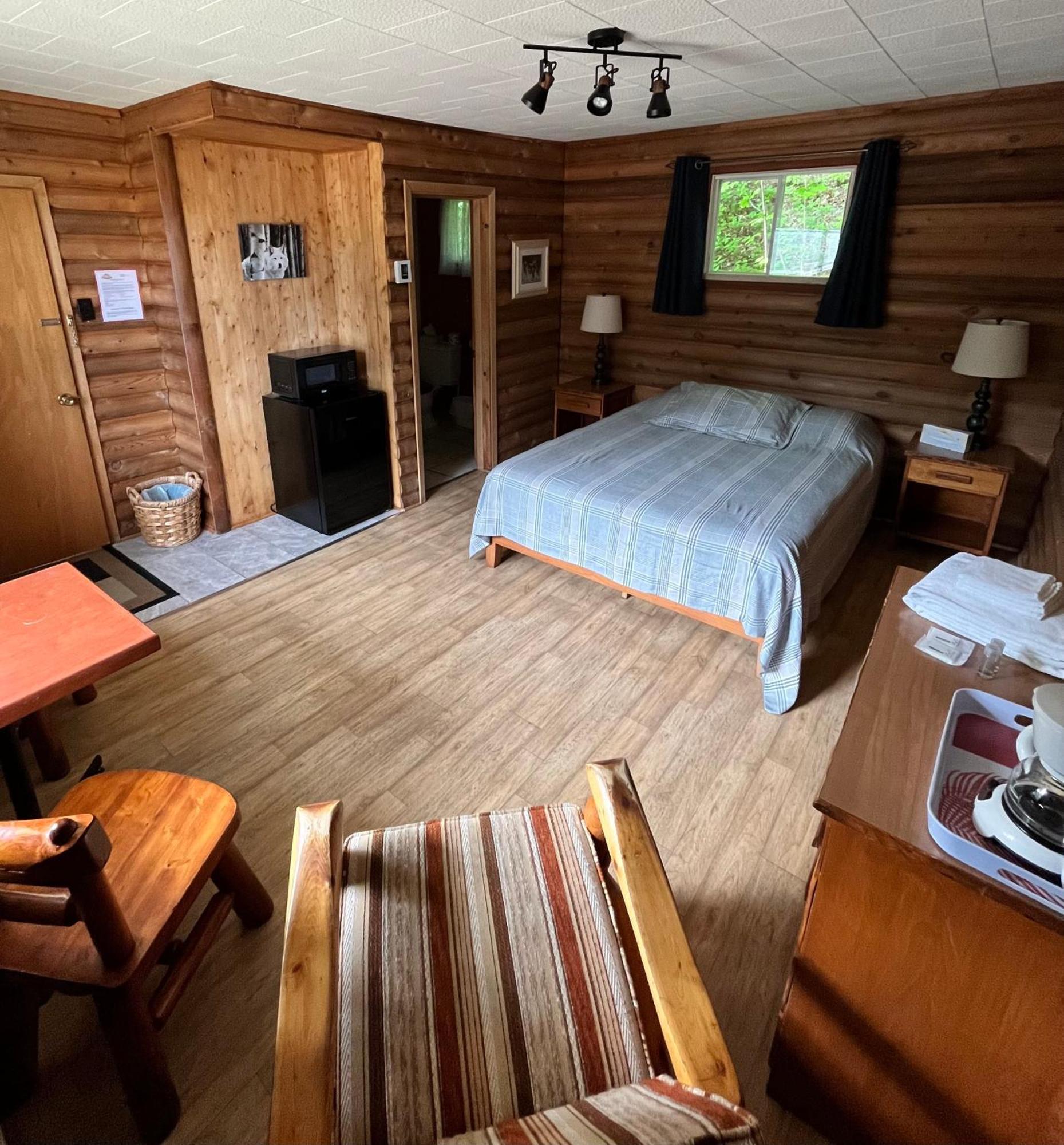 Kan-A-Mouche Pourvoirie Auberge Et Chalets Saint-Michel المظهر الخارجي الصورة
