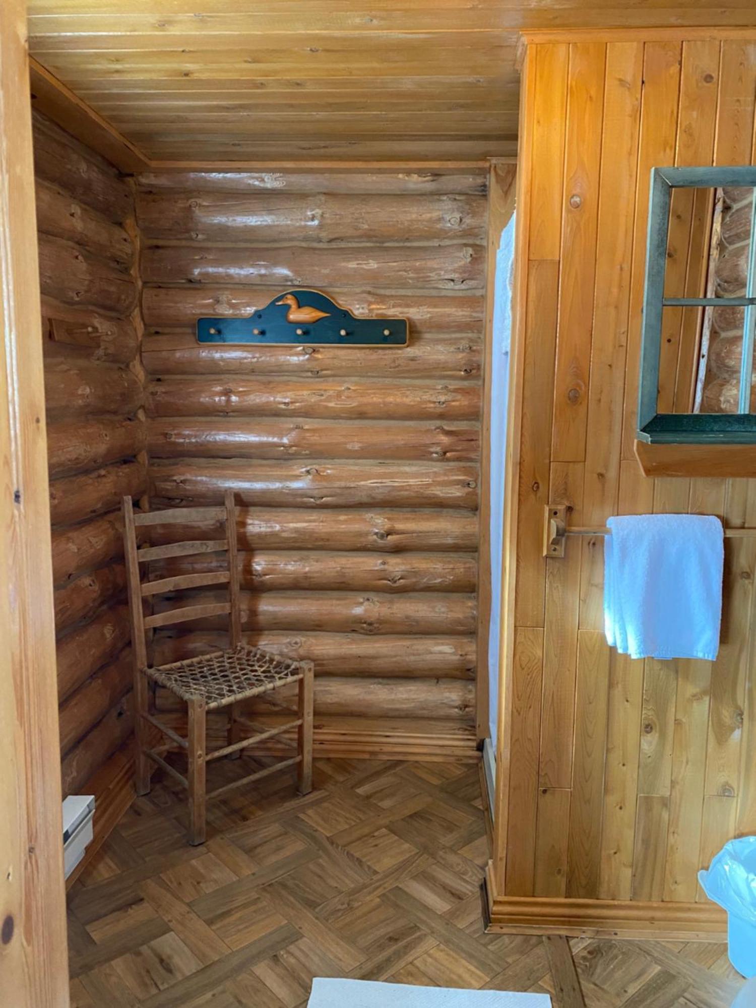 Kan-A-Mouche Pourvoirie Auberge Et Chalets Saint-Michel الغرفة الصورة
