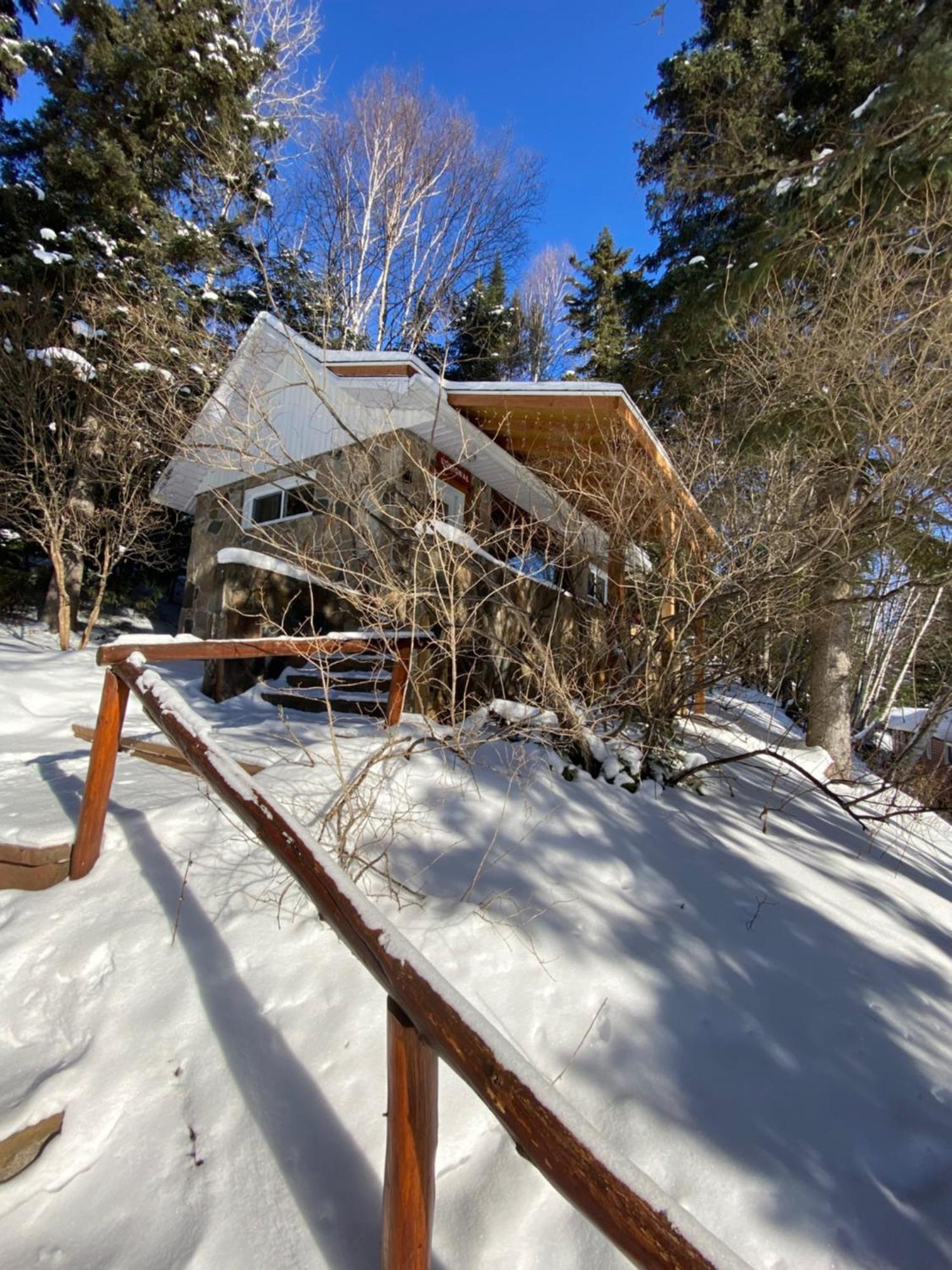 Kan-A-Mouche Pourvoirie Auberge Et Chalets Saint-Michel المظهر الخارجي الصورة