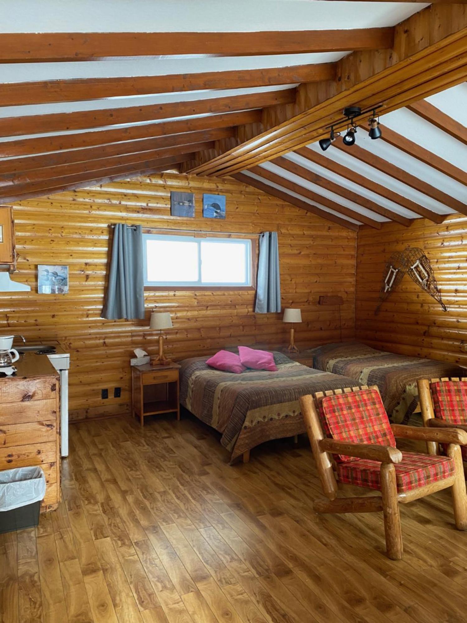 Kan-A-Mouche Pourvoirie Auberge Et Chalets Saint-Michel الغرفة الصورة