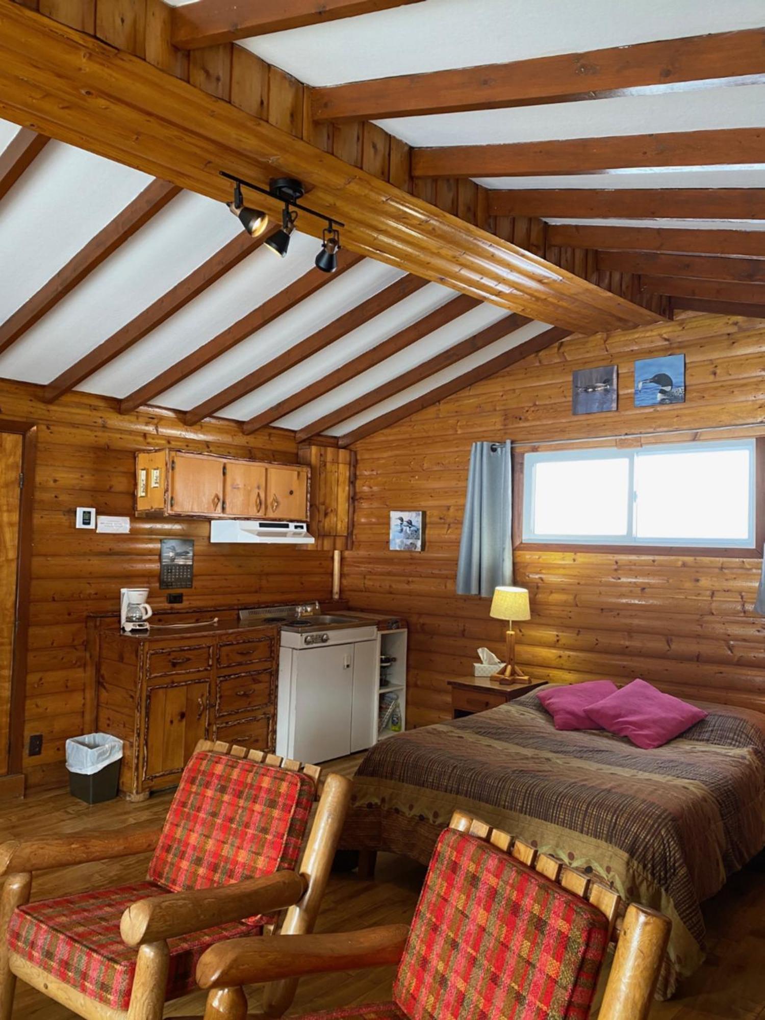 Kan-A-Mouche Pourvoirie Auberge Et Chalets Saint-Michel الغرفة الصورة