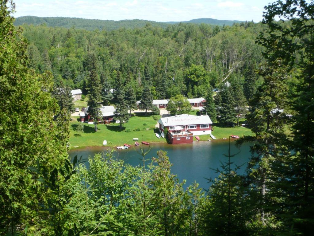 Saint-Michel Kan-A-Mouche Pourvoirie Auberge Et Chalets المظهر الخارجي الصورة