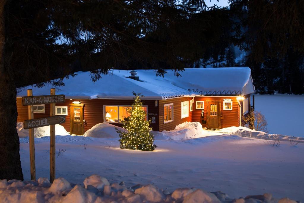 Saint-Michel Kan-A-Mouche Pourvoirie Auberge Et Chalets المظهر الخارجي الصورة