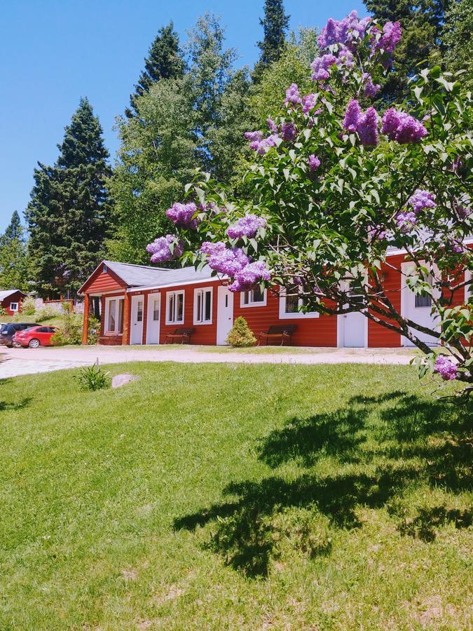 Saint-Michel Kan-A-Mouche Pourvoirie Auberge Et Chalets المظهر الخارجي الصورة