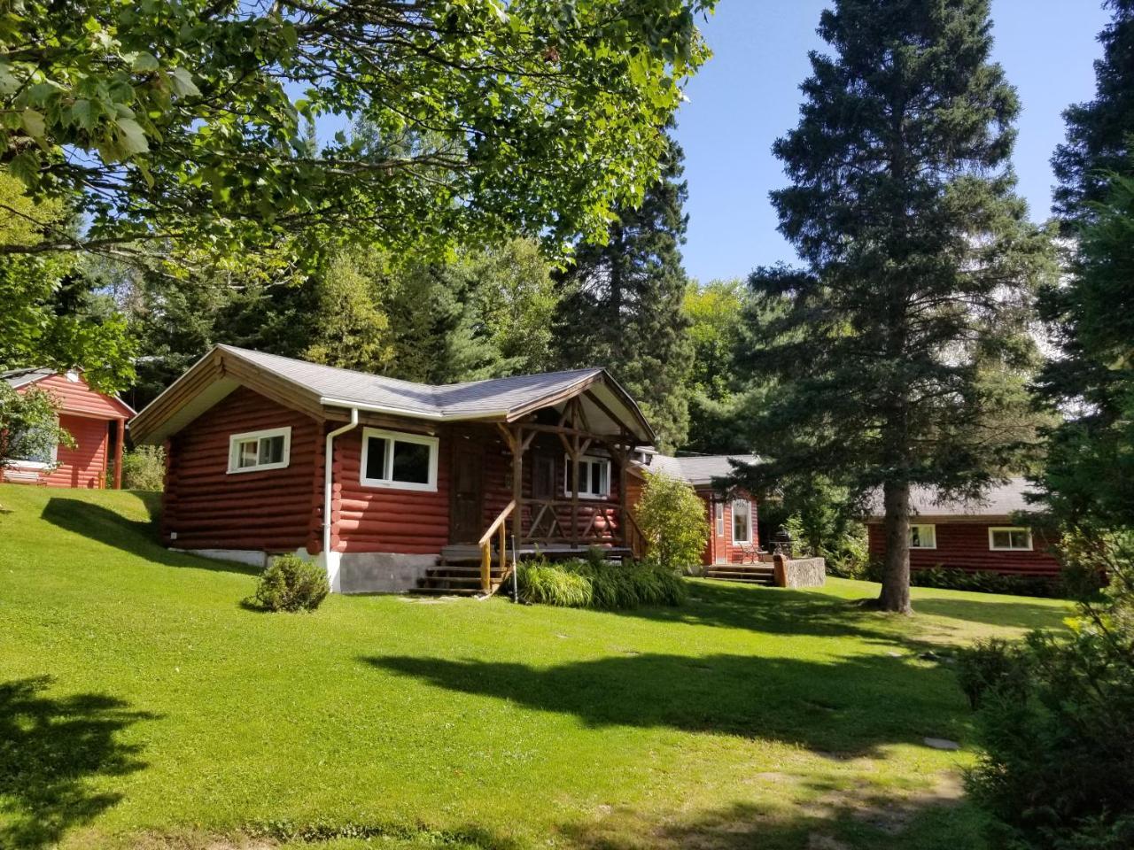 Saint-Michel Kan-A-Mouche Pourvoirie Auberge Et Chalets المظهر الخارجي الصورة