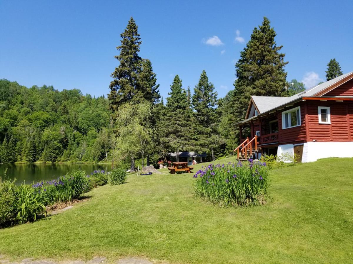 Saint-Michel Kan-A-Mouche Pourvoirie Auberge Et Chalets المظهر الخارجي الصورة