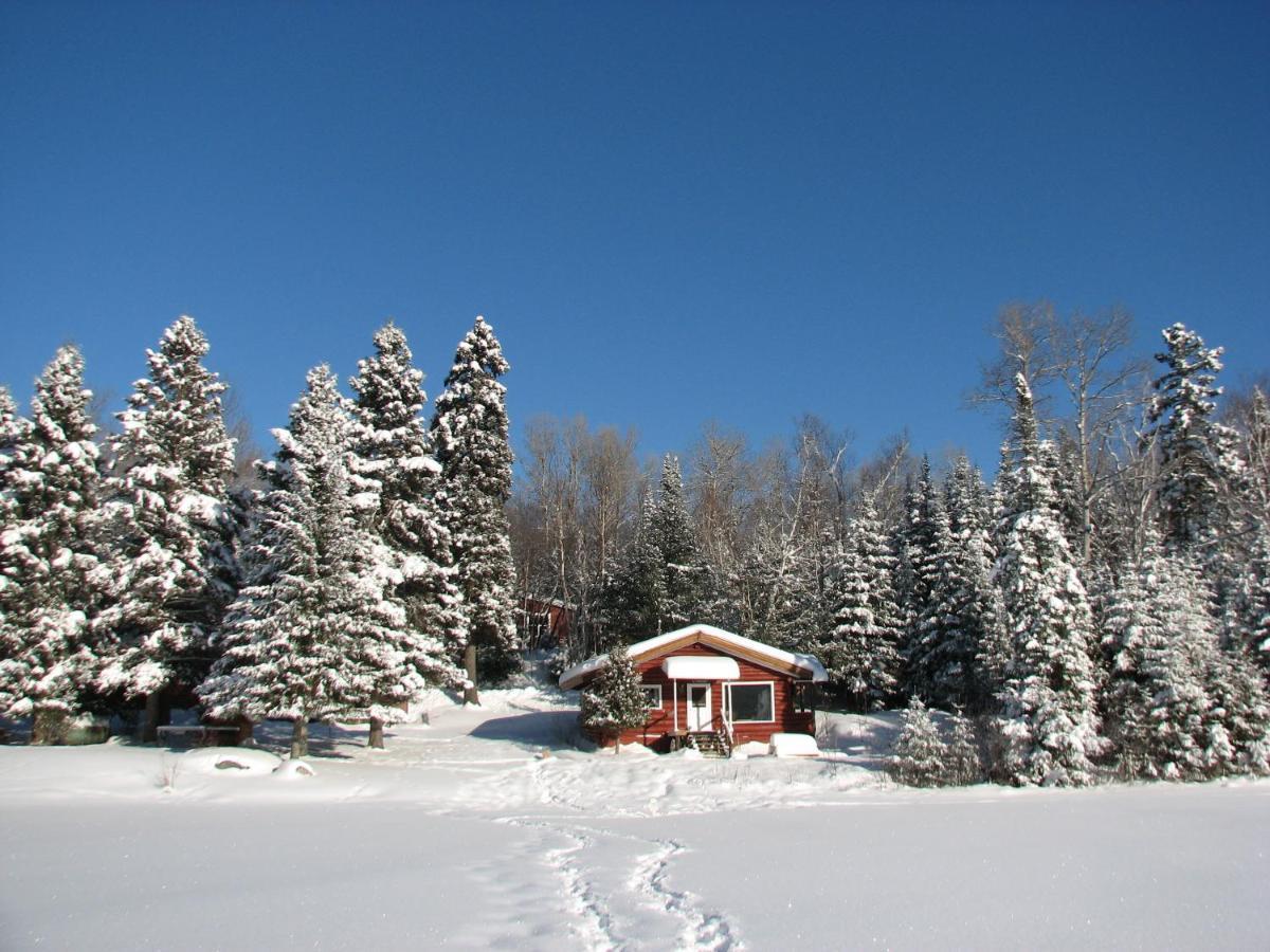 Saint-Michel Kan-A-Mouche Pourvoirie Auberge Et Chalets المظهر الخارجي الصورة